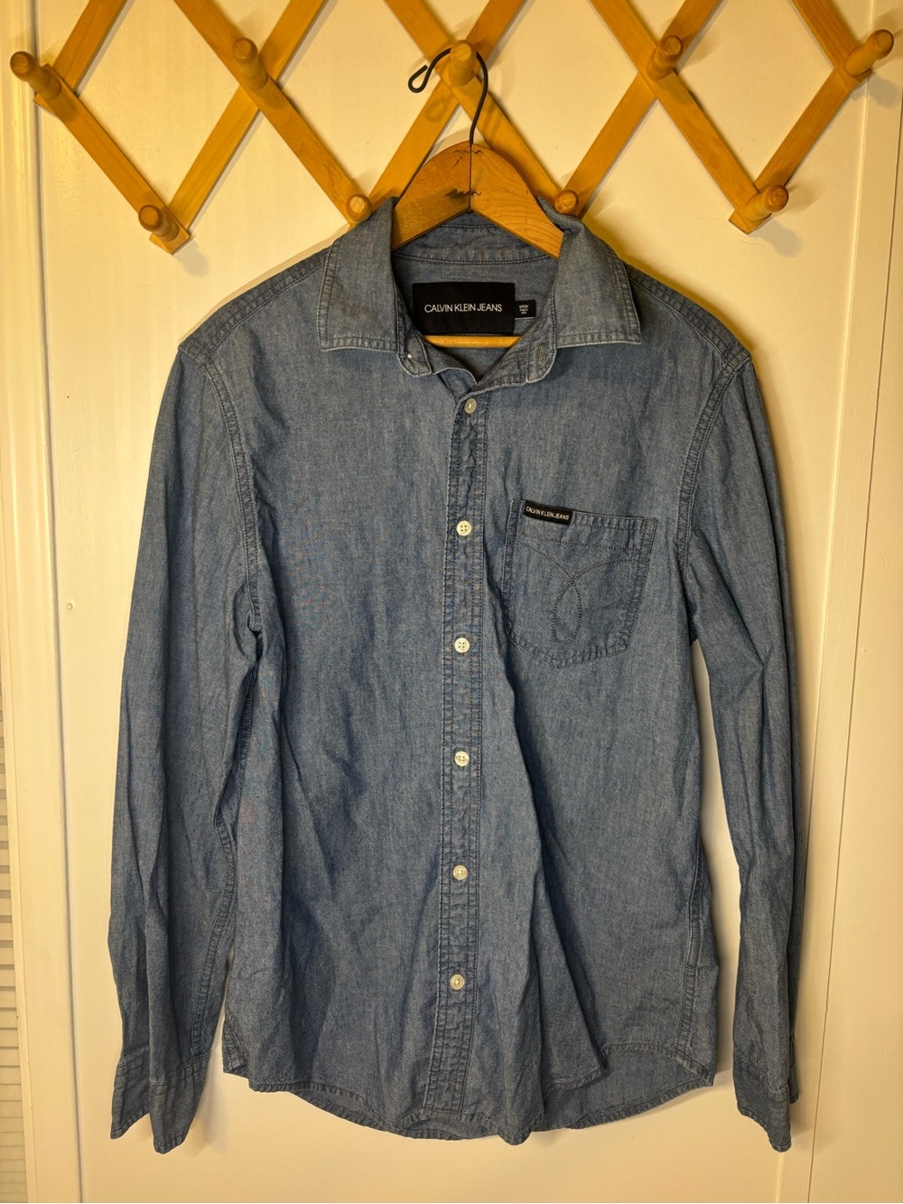 Calvin Klein Jeans Men’s Medium Blue Denim Button-Down Shirt